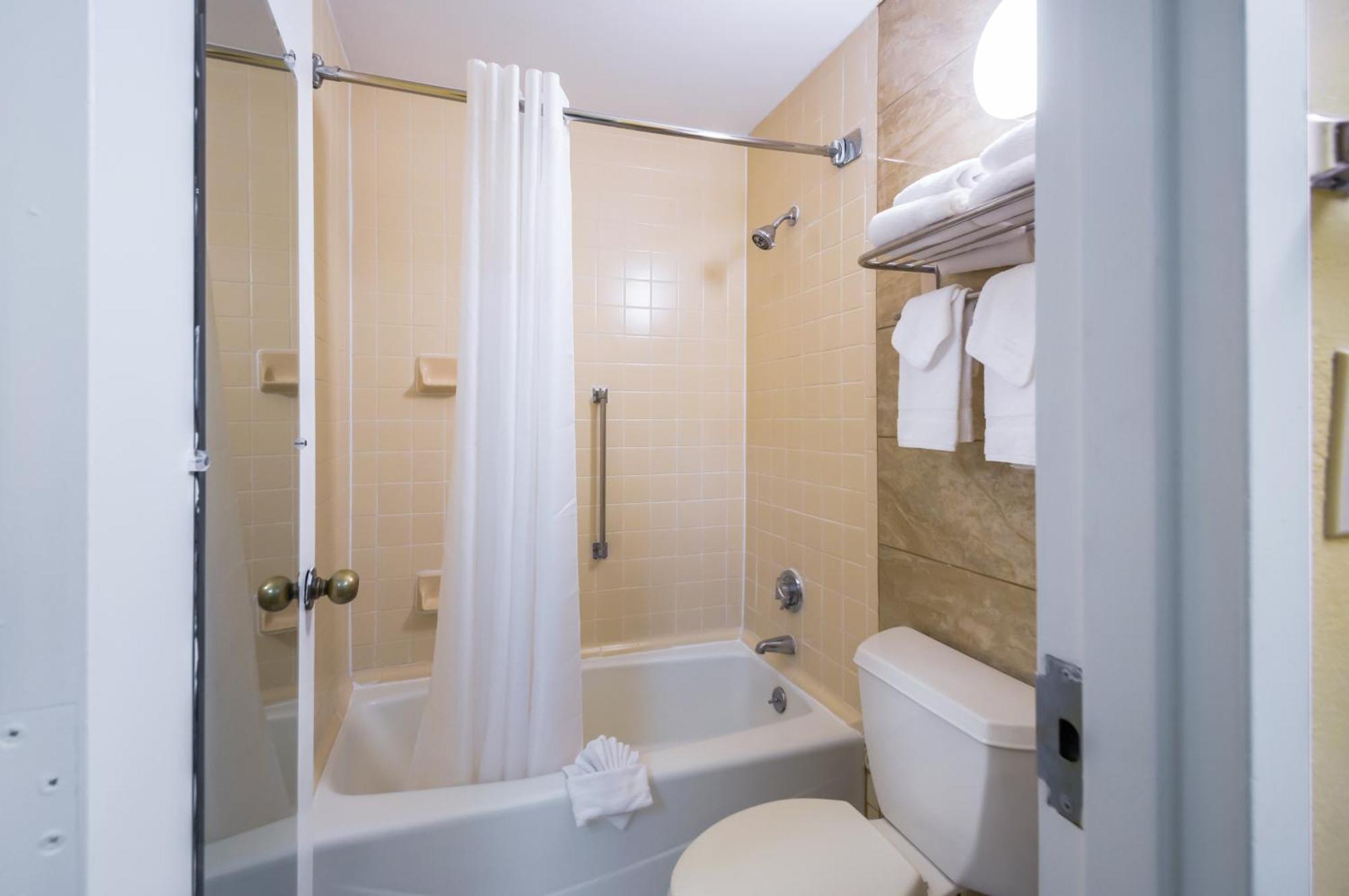 Quality Inn Fredericksburg-Central Park Area Экстерьер фото
