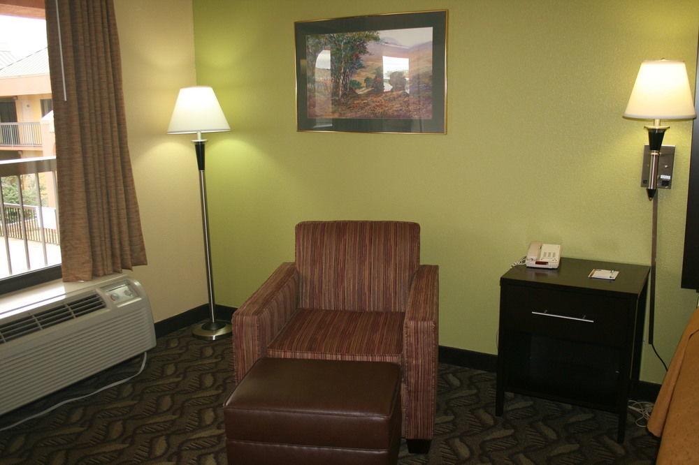 Quality Inn Fredericksburg-Central Park Area Экстерьер фото
