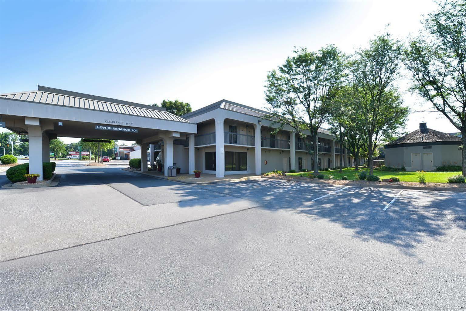 Quality Inn Fredericksburg-Central Park Area Экстерьер фото