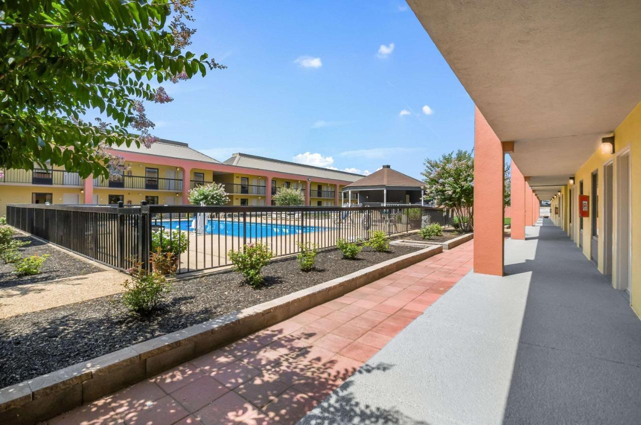Quality Inn Fredericksburg-Central Park Area Экстерьер фото